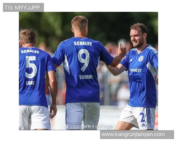 沙尔克04与杜塞尔多夫激战德国杯争夺晋级名额的精彩对决 沙尔克04与杜塞尔多夫激战德国杯争夺晋级名额的精彩对决